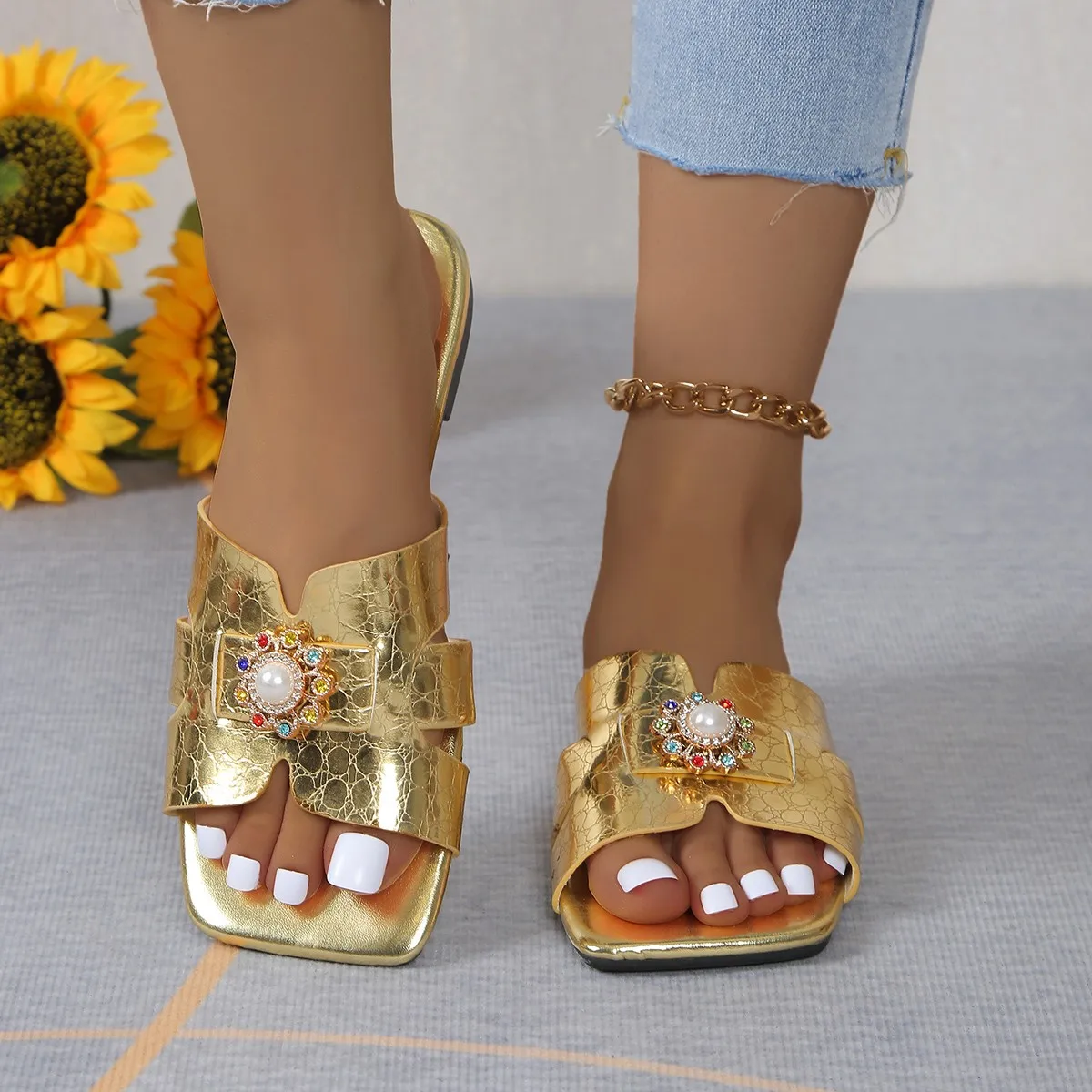 Gold Women 2024 New Summer Slides Fashion Street Style Flat Heels Bling Woman Beach Slippers Luxury Flip Flop Shoes for Women