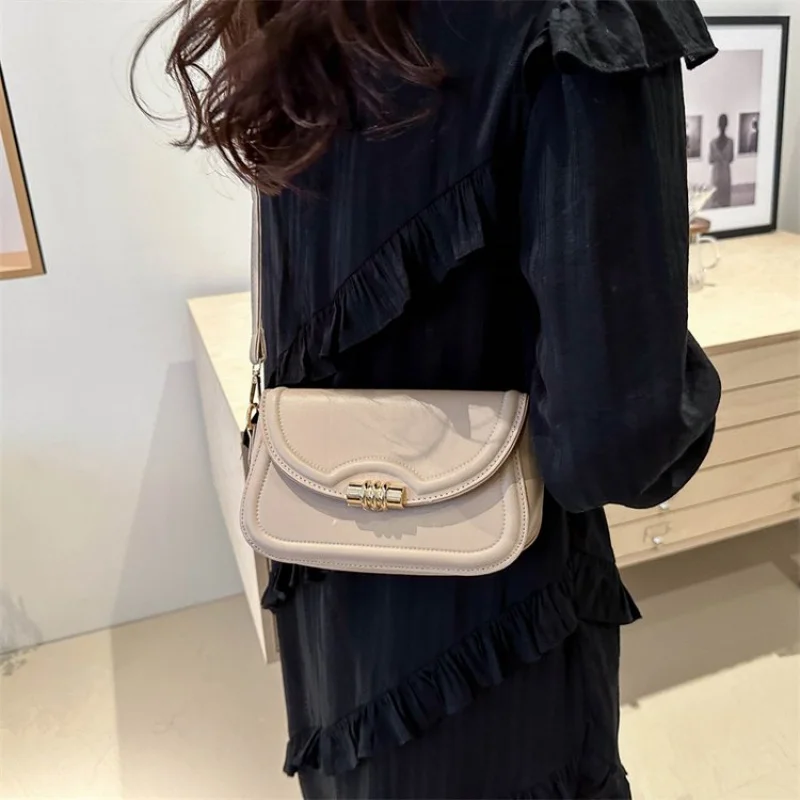 حقيبة كروس من جلد البولي يوريثان الفاخرة البسيطة للنساء، صغيرة أنيقة ونحيفة للاستخدام اليومي