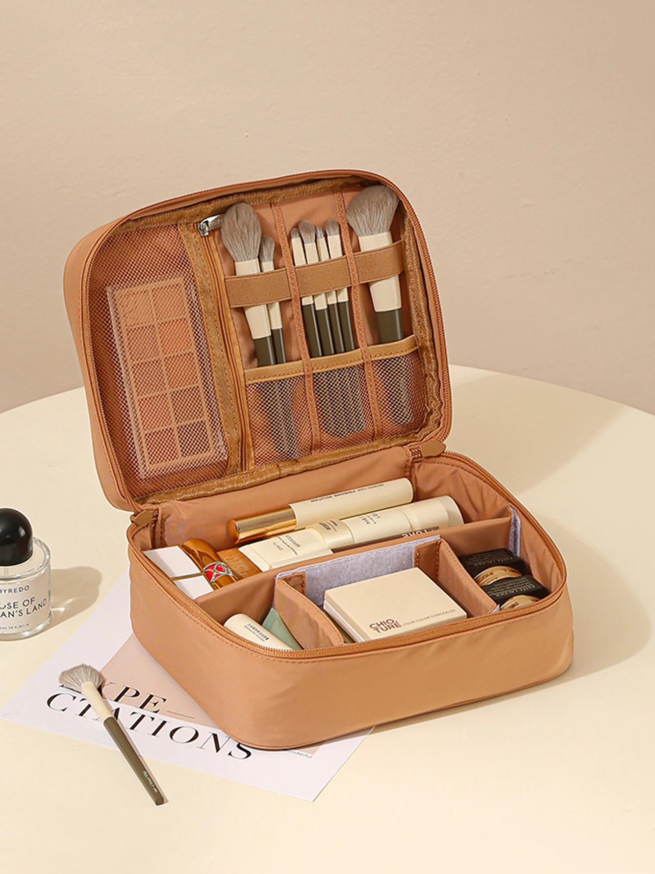 Aus verdicktem Oxford-Stoff, ein- oder zweilagig, für Damen und Herren, modische Kosmetiktasche und Make-up-Tasche, geeignet für Reisen, Urlaube, Geschäftsreisen und den täglichen Gebrauch. Praktische und vielseitige Kosmetiktasche und Make-up-Tasche zur Aufbewahrung und Organisation von Powerbanks, Datenkabeln, Lotionen, Hautpflegeprodukten, Make-up-Pinseln, Zahnbürsten, Zahnpasta usw., Wasserdichte Reise-Make-up-Tasche, unverzichtbar zur Aufbewahrung von Make-up-Pinseln und Stickwerkzeugen – Detail 13