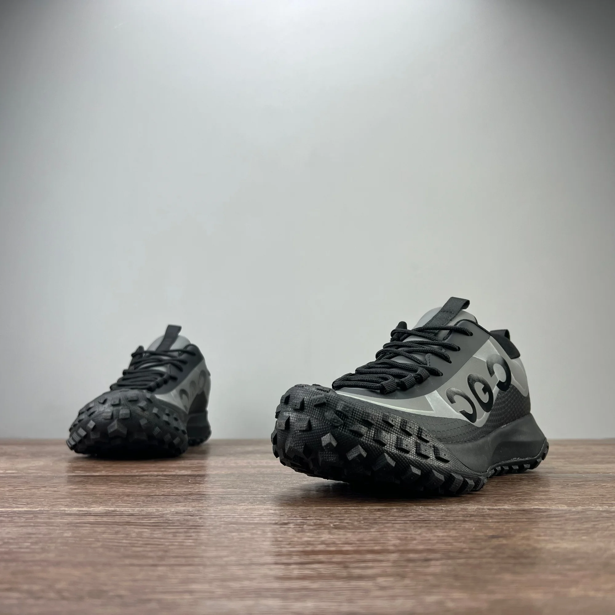 men's-outdoor-casual-hiking-oes-rubber-tire-sole-all-terrain-off-road-running-oes-o-absorption-low-cut-me