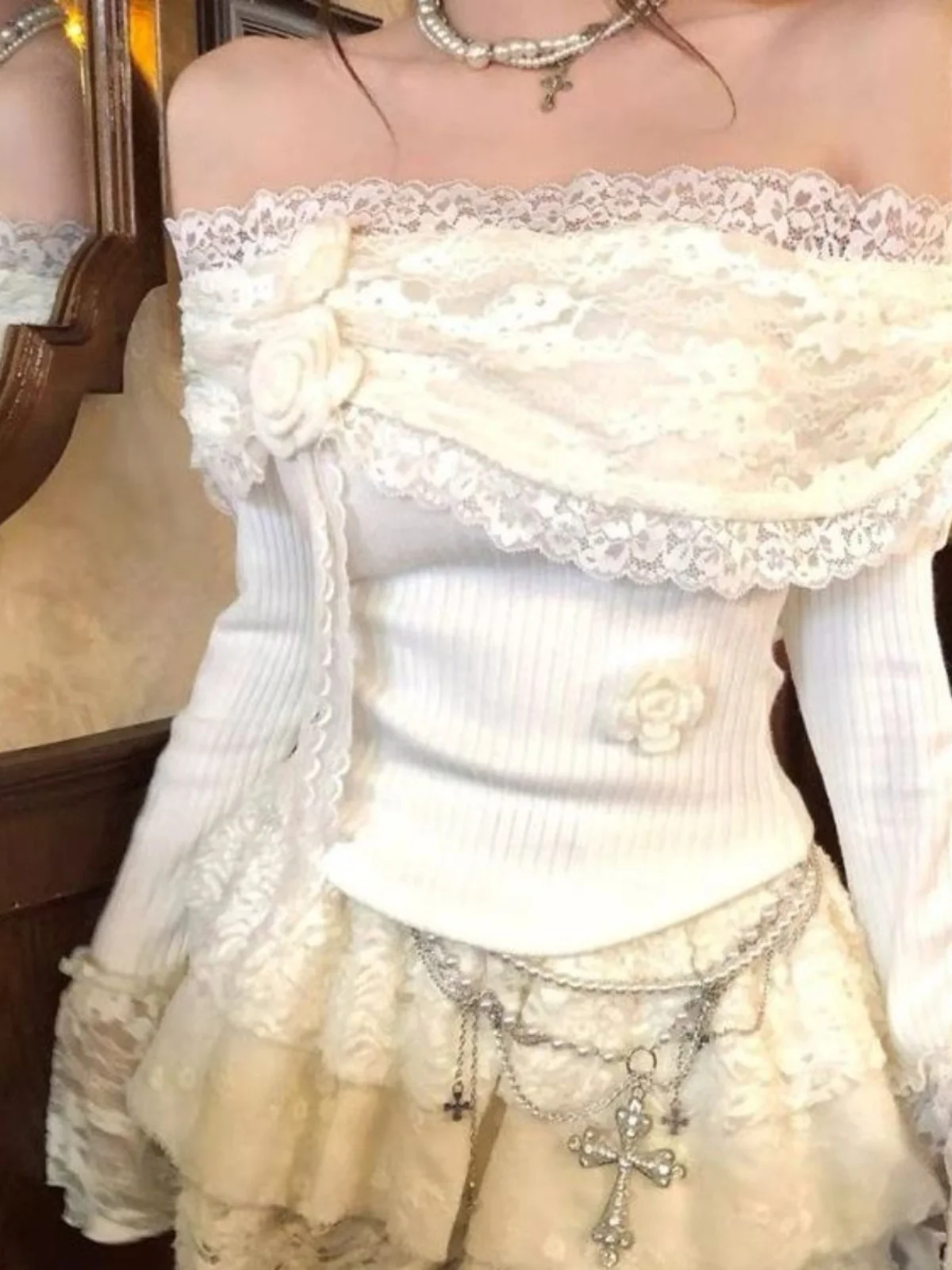 بلوزة نسائية بأكمام طويلة من الدانتيل الزهري، تصميم كوري أنيق بكتف واحد وأكمام واسعة، مناسبة للربيع والخريف وللعمل