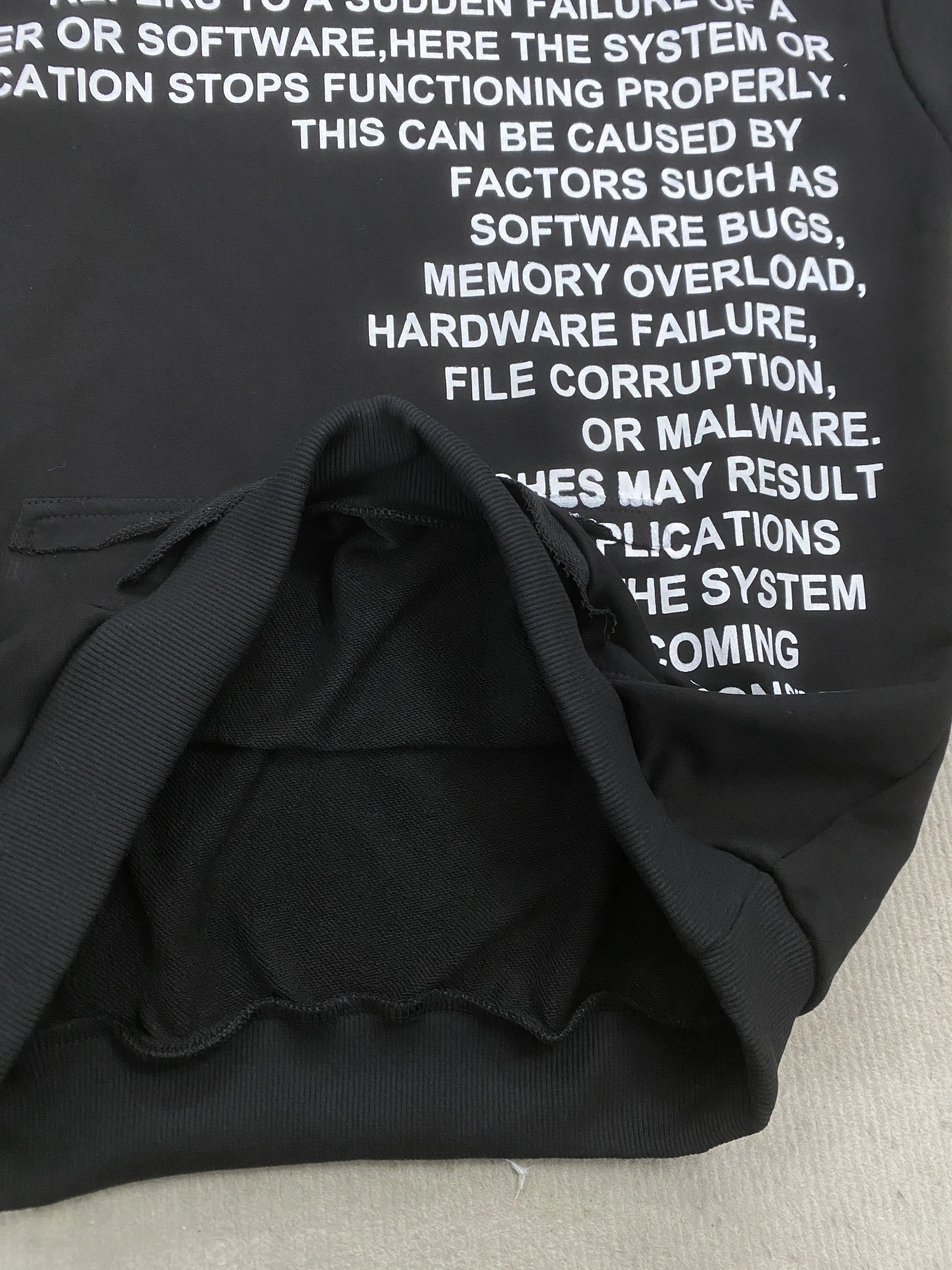 新しいヨーロッパとアメリカのスタイルのフード付きジッパー付きパーカー、ストリートスタイル、個性的なルーズフィット、ポケット、レタープリント、ダークカラー