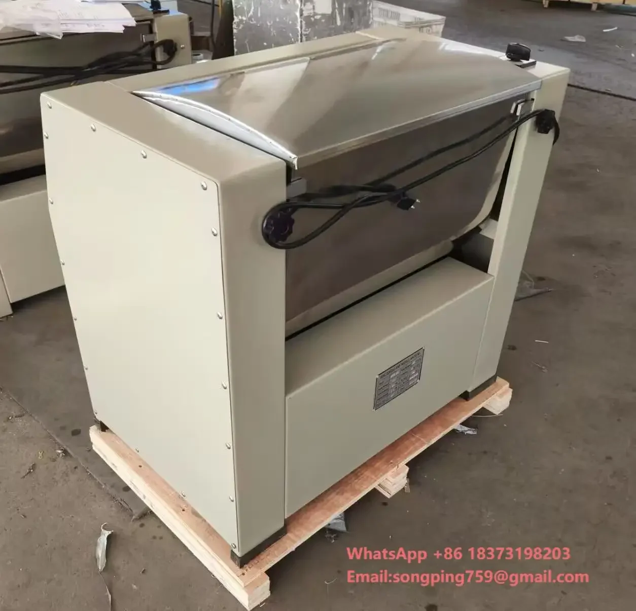 

Hot Commercial Large Capacity Horizontal Multifunctional Stainless Steel Flour Pizza Dough Mixer