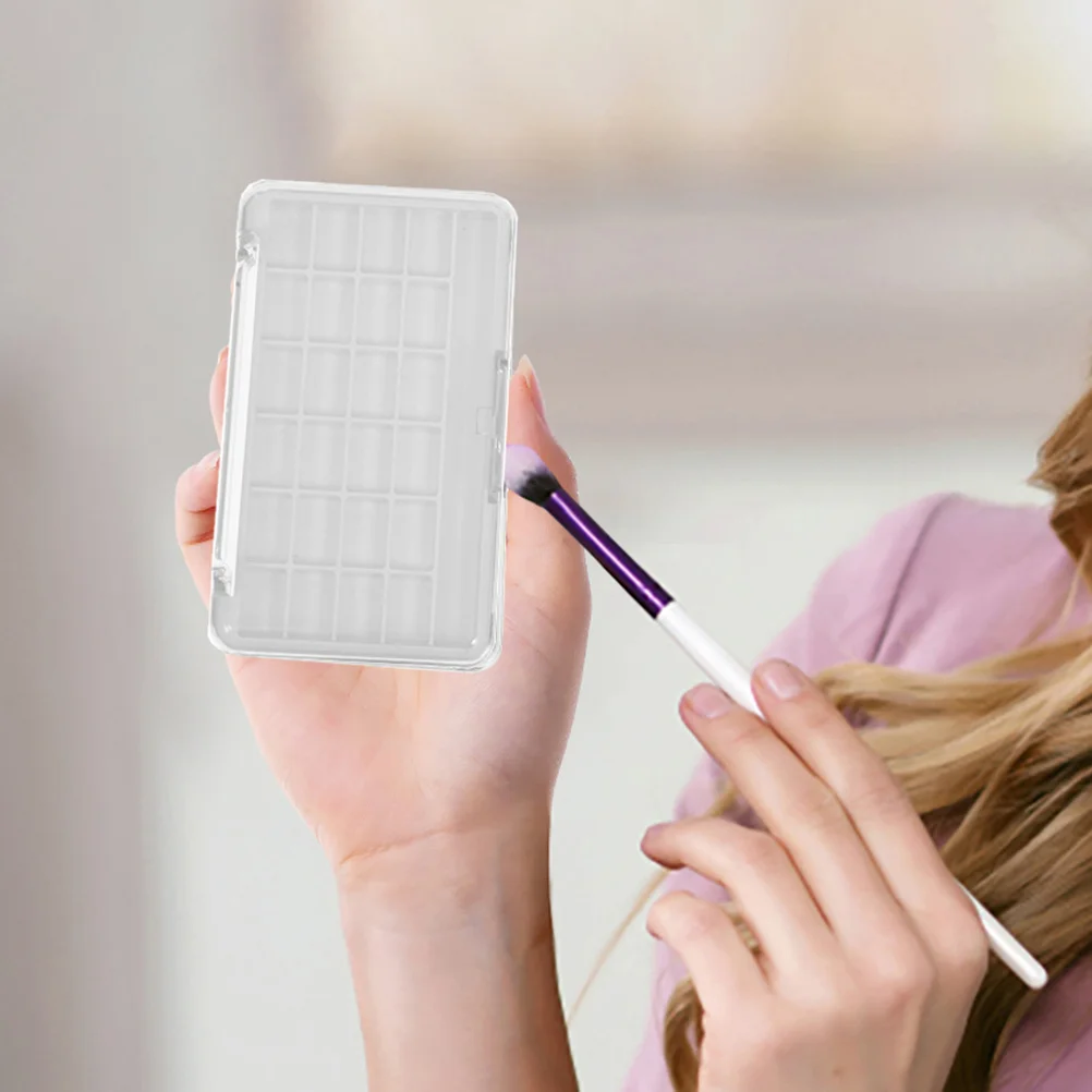 قطعتان من لوحة ظلال العيون الفارغة: منظم مكياج شفاف يمكنك صنعه بنفسك مع شبكات لأحمر الشفاه وبودرة أحمر الخدود وحاوية قابلة لإعادة الملء للسفر