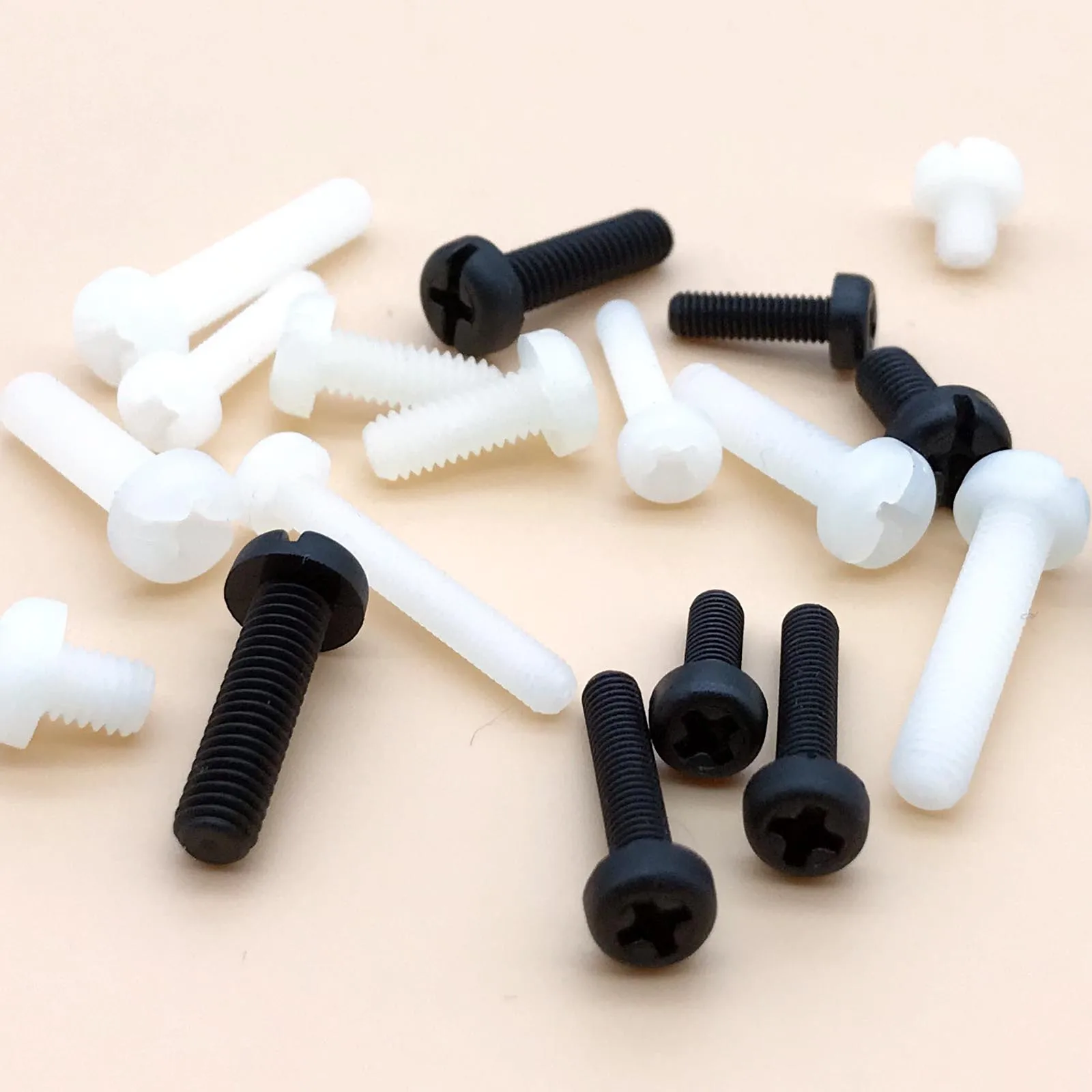 HZYUEGOU 50 Stück Schwarz Weiß M2 M2.5 M3 M4 Kunststoff Nylon Sechskant-Abstandshalter Stecker Buchse Phillips Flachkopf Rundkopf Schraube Bolzen – Detail 5