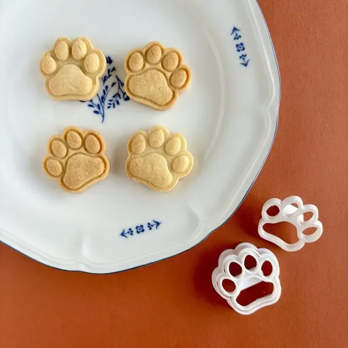 Cute Mini Dog Paw Shaped Cookie Cutters Bone Pattern Biscuit Molds Stamps Pressable Household Baking Embossing Tools