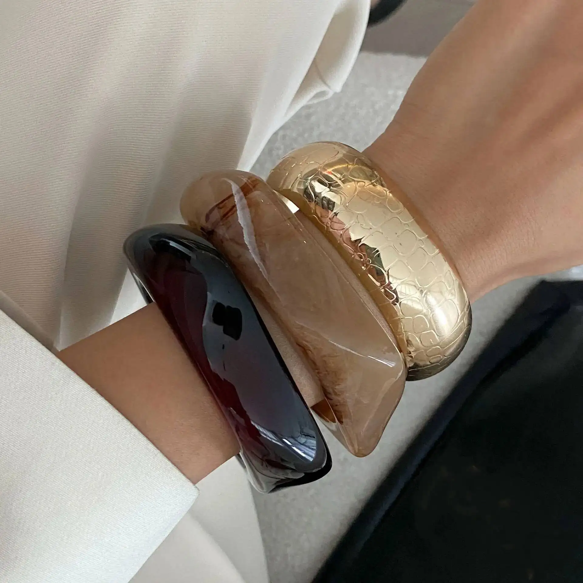 SHIXIN 3 أنماط أنيقة السلس الراتنج الاكريليك سميكة الإسورة للنساء جديد عصري هندسي جولة المعادن واسعة سوار مجوهرات الحفلات