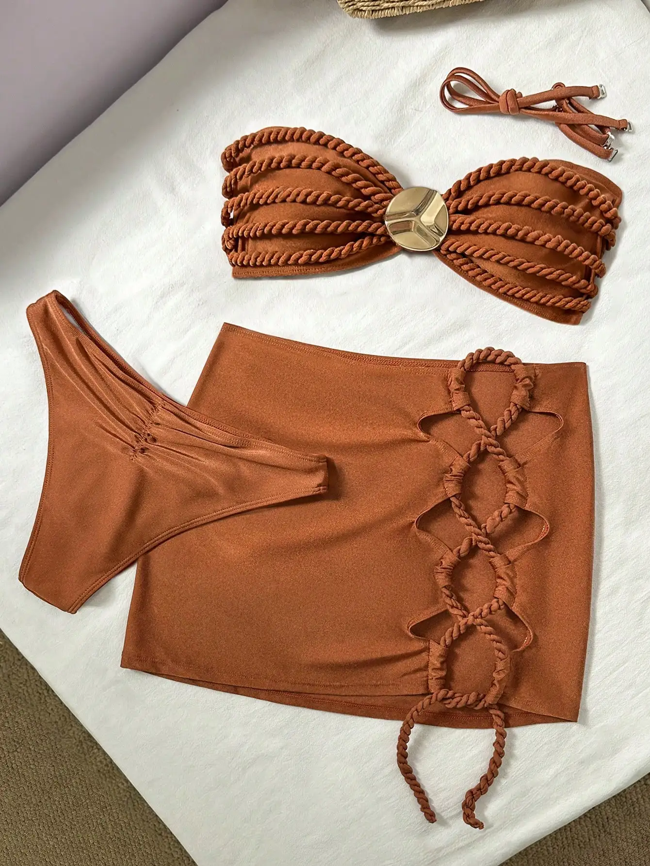 

Женский комплект бикини из 3 предметов однотонного цвета с плетеными элементами и юбкой на завязках для пляжного отдыха