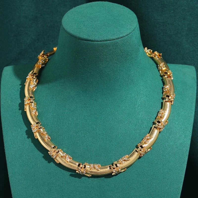 

Retro For Women Vintage Gold Color Choker Necklace Rhinestones 2026 New High Quality Jewelry Luxury Palace Style Jewelry Trend