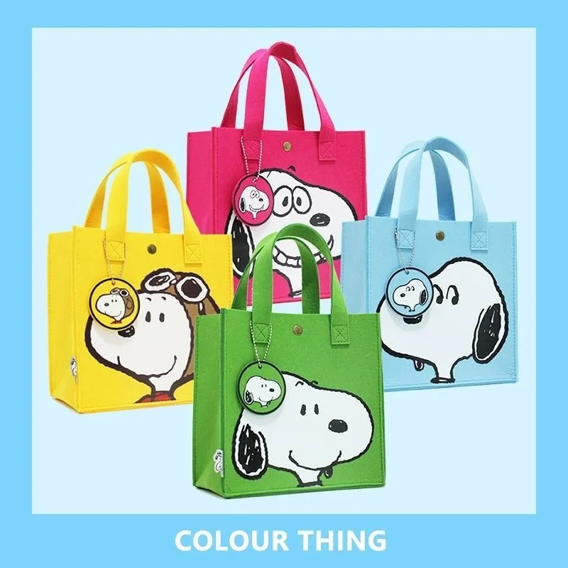 Cartoon and cute Snoopy new fun, creative and fashionable student portable and versatile large-capacity travel canvas felt bag