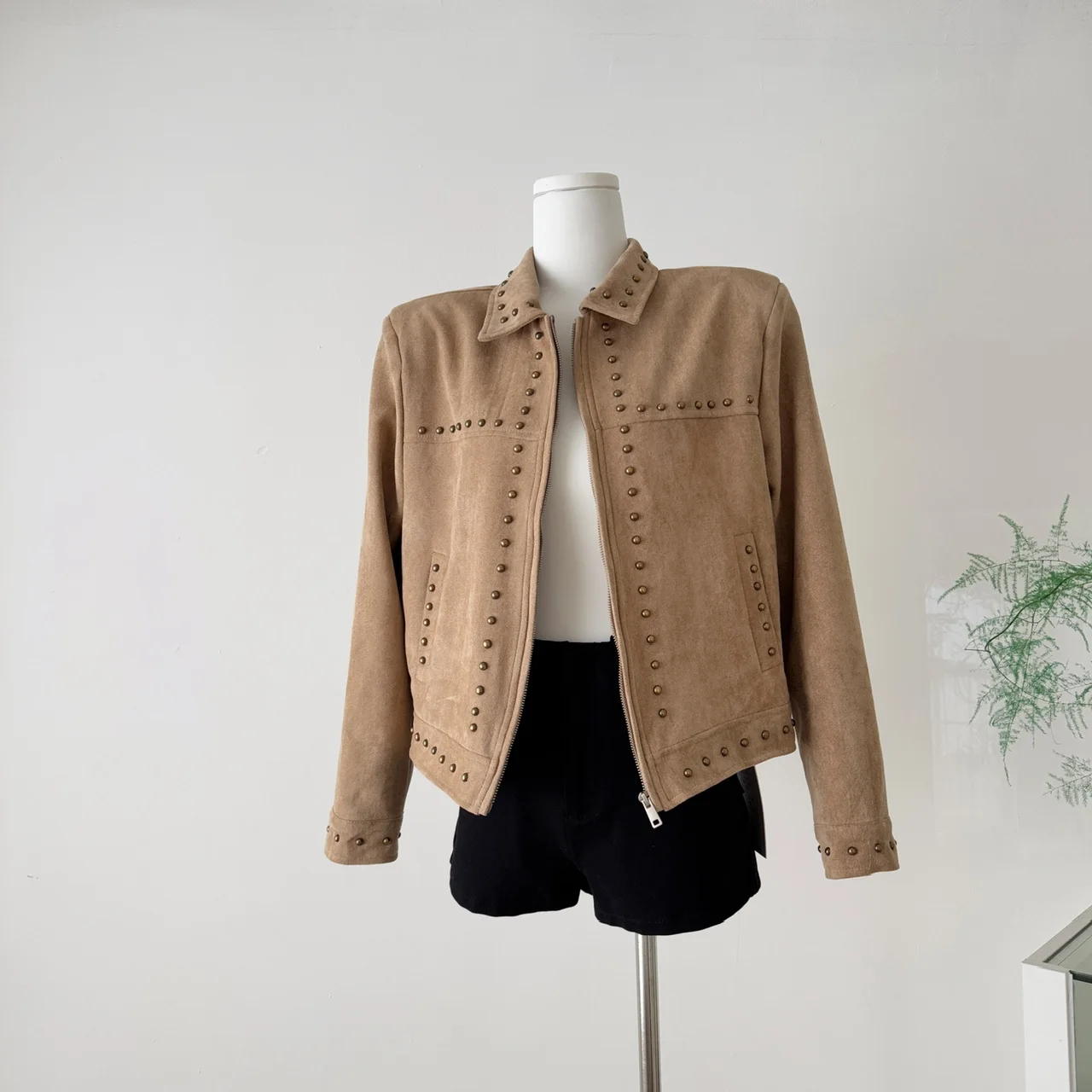 

Women Classic Autumn 2025 Women's Loose Short Jacket Motorcycle Style Retro Leisure Rivet Deer Skin Velvet Outerwear Coat C55