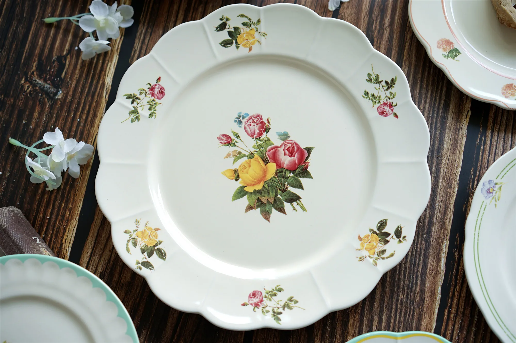 Vintage Ceramic Dessert Plate French Pastoral Style Fruit Cake Dish Rose Print Floral Shape Party Home Tableware Kitchenware