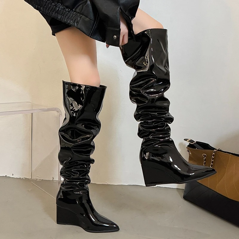 

Женские ботинки, осень-зима, новинка 2025, с острым носком, замшевыми рукавами, плиссированными нескользящими каблуками