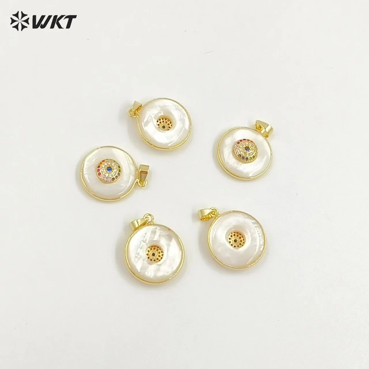 

WT-MP308 Light Luxury Cubic Zircon Pendant Round Shape With 18K Gold Plated For Women Anniversary Gifts
