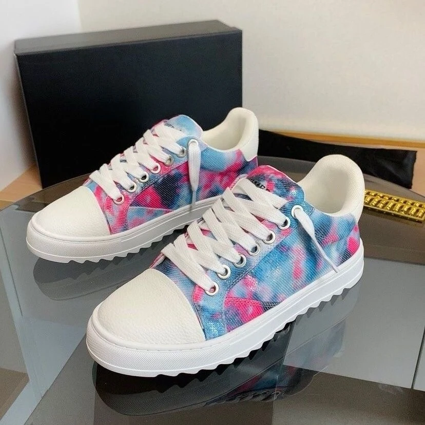 

2026 New Unisex Platform Canvas Sneakers Low Top Height Increase Couple Casual Shoes Classic Board