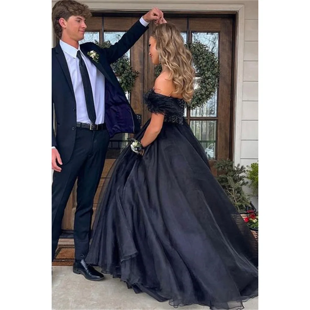 Lily Black Sweetheart Chic Woman Evening Dress Gown Appliques Feathers Ball Gown Tulle A Line Night Dresses Gown robes de soirée