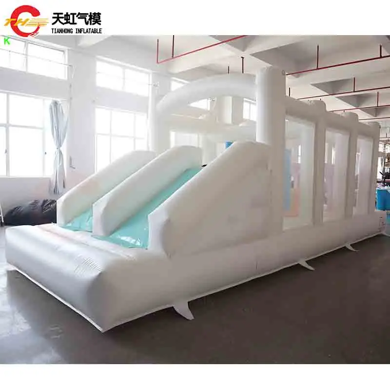 Escorregador Inflável Branco de 23 pés com Obstáculos para Aluguel em Casamentos e Festas de Carnaval
