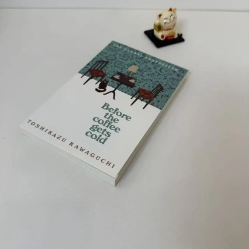 Antes do café fica frio por Toshikazu Kawaguchi Romance japonês de viagem em tempo Condução de coração História mágica Ficção de cura