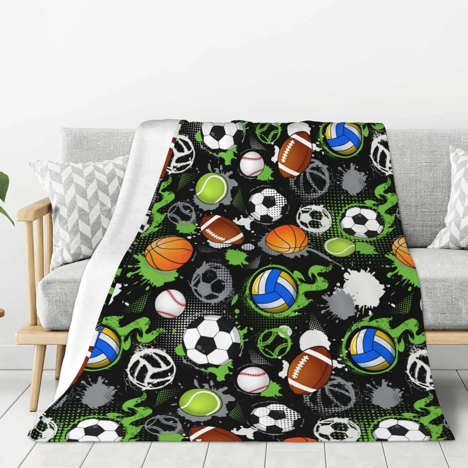 American football blankets, warm flannel blankets, comfortable and soft air conditioning blankets, followed by birthday gifts