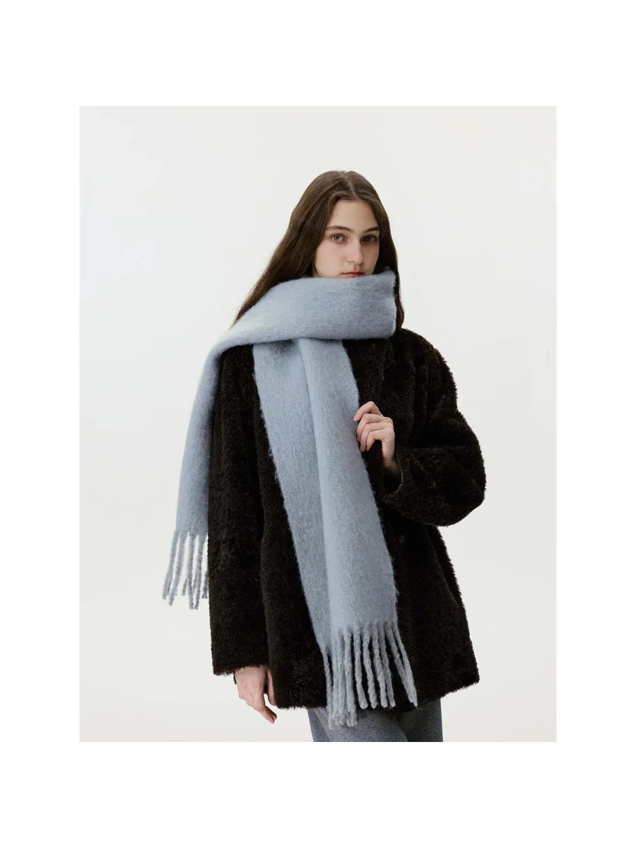 

Self-made 20% wool blended solid color ambient-style fringed scarf for women, suitable for autumn and winter, providing warmth.