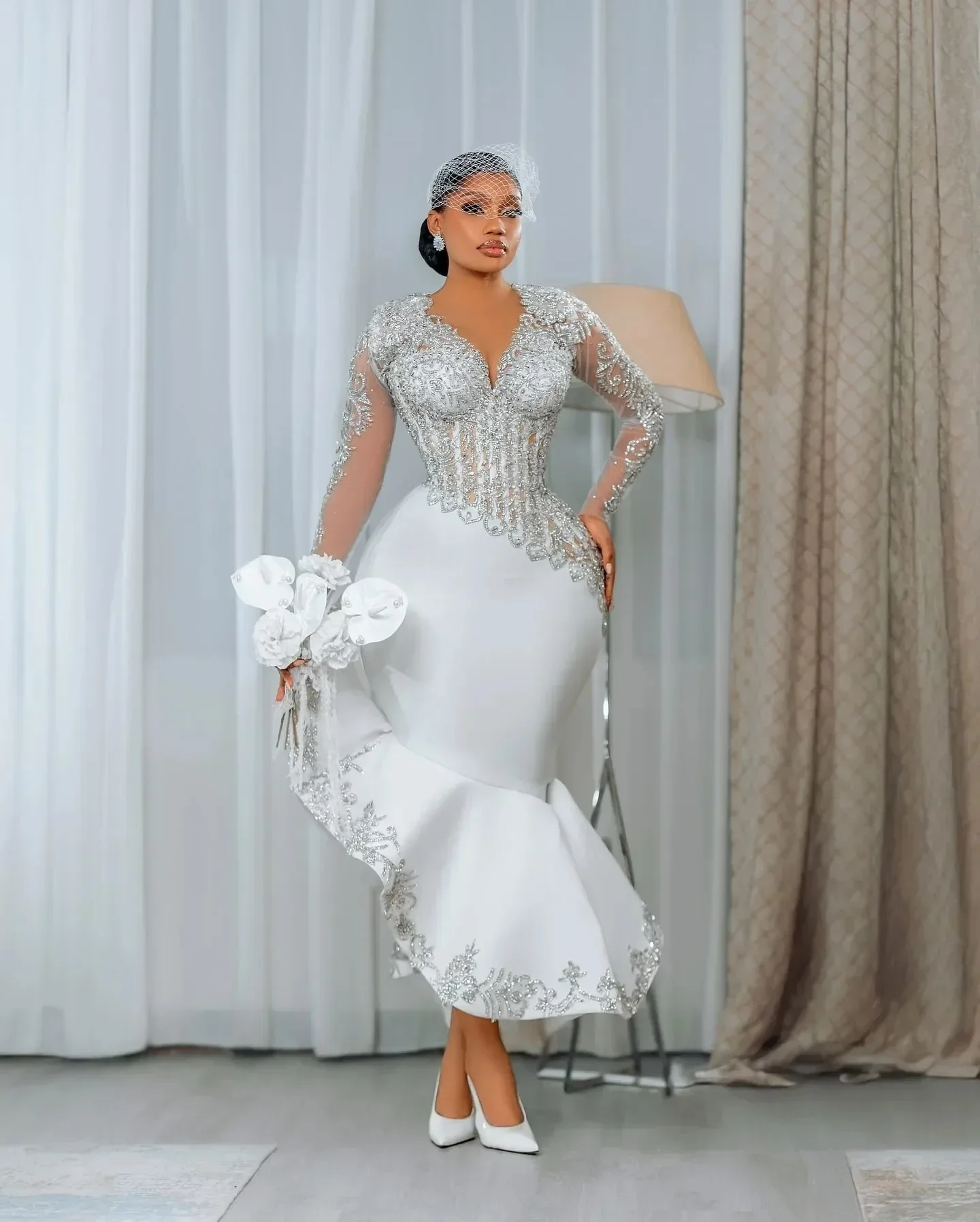 Vestido de Noiva Africano de Luxo Aso Ebi com Renda e Cristais, Vestido de Baile Sexy com Decote em V e Manga Longa Personalizado