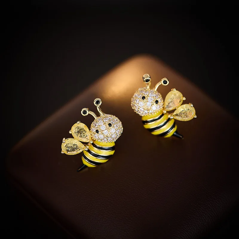 

Fashion Creative Zircon Insect Bee Stud S925 Silver Needle Cute Exquisite Niche Design Sense Light Luxury Earrings