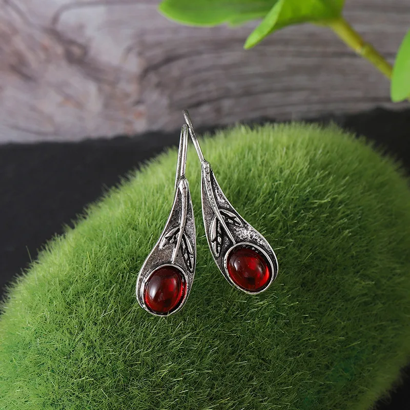 DIY accessories Wish new cross-border retro inlaid red gem leaf earrings, European and American personalized ethnic style leaf e