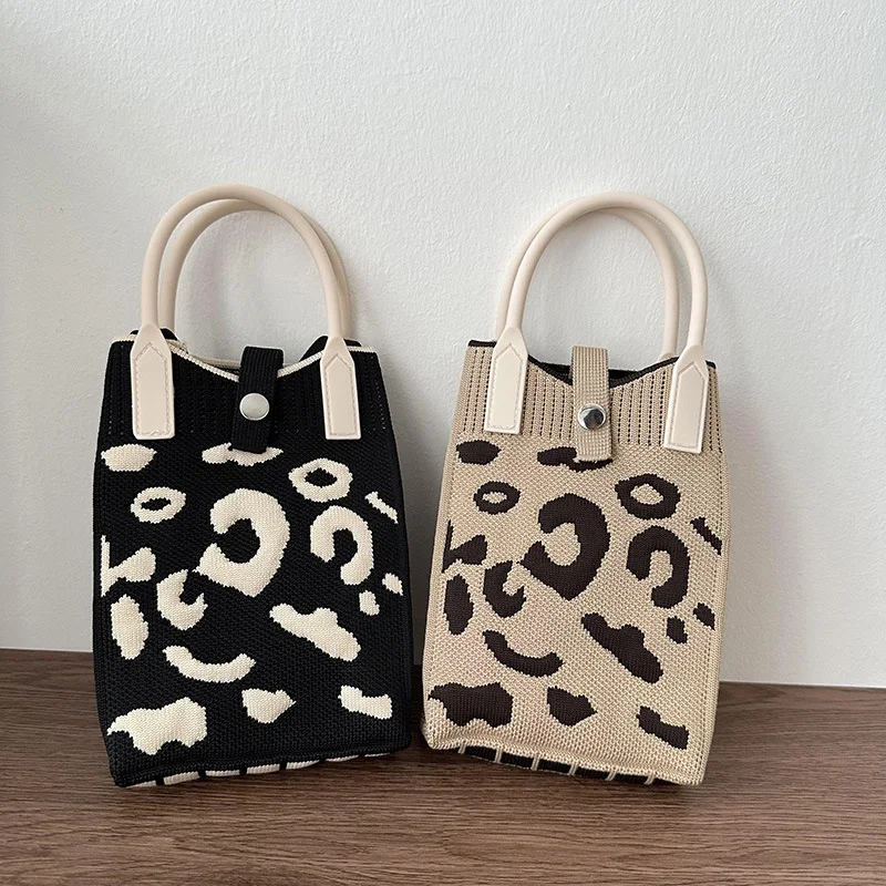 

1PC Fashion Vintage Crochet Spot Medium Size Handbag Ins Korean Retro Knit Square Stylish Side Sling Bag Crossbody Bag