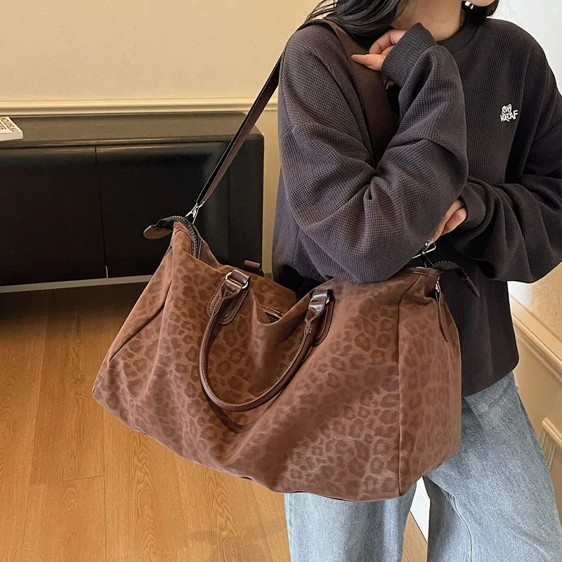 

Handheld Travel Bag for Women Lightweight and Large Capacity Crossbody Sports Fitness Bag Premium Airplane Travel Luggage Bag