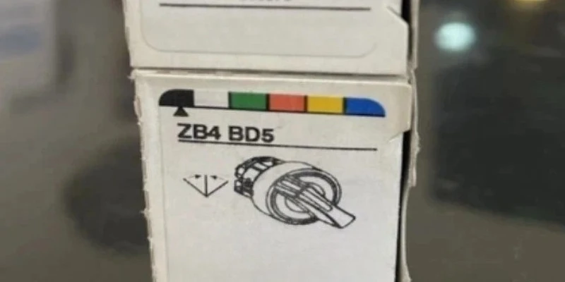 Brand New Original 3 Position Switch Head ZB4-BD5 ZB4BD5 Compatible  Electric Switch  XB4 XB5 ZB4 BD5 Fast Delivery