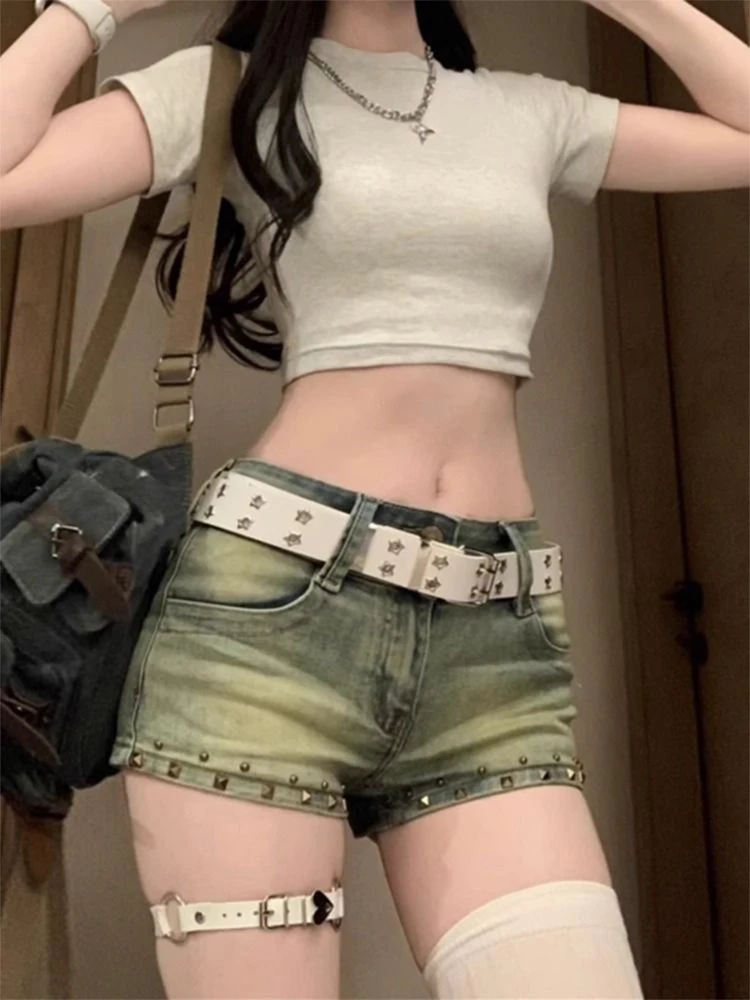 กางเกงยีนส์ขาสั้นเอวต่ำสไตล์เรโทรอเมริกัน ดีไซน์สำหรับฤดูร้อน ช่วยให้ดูผอมเพรียว ทรงขาตรง