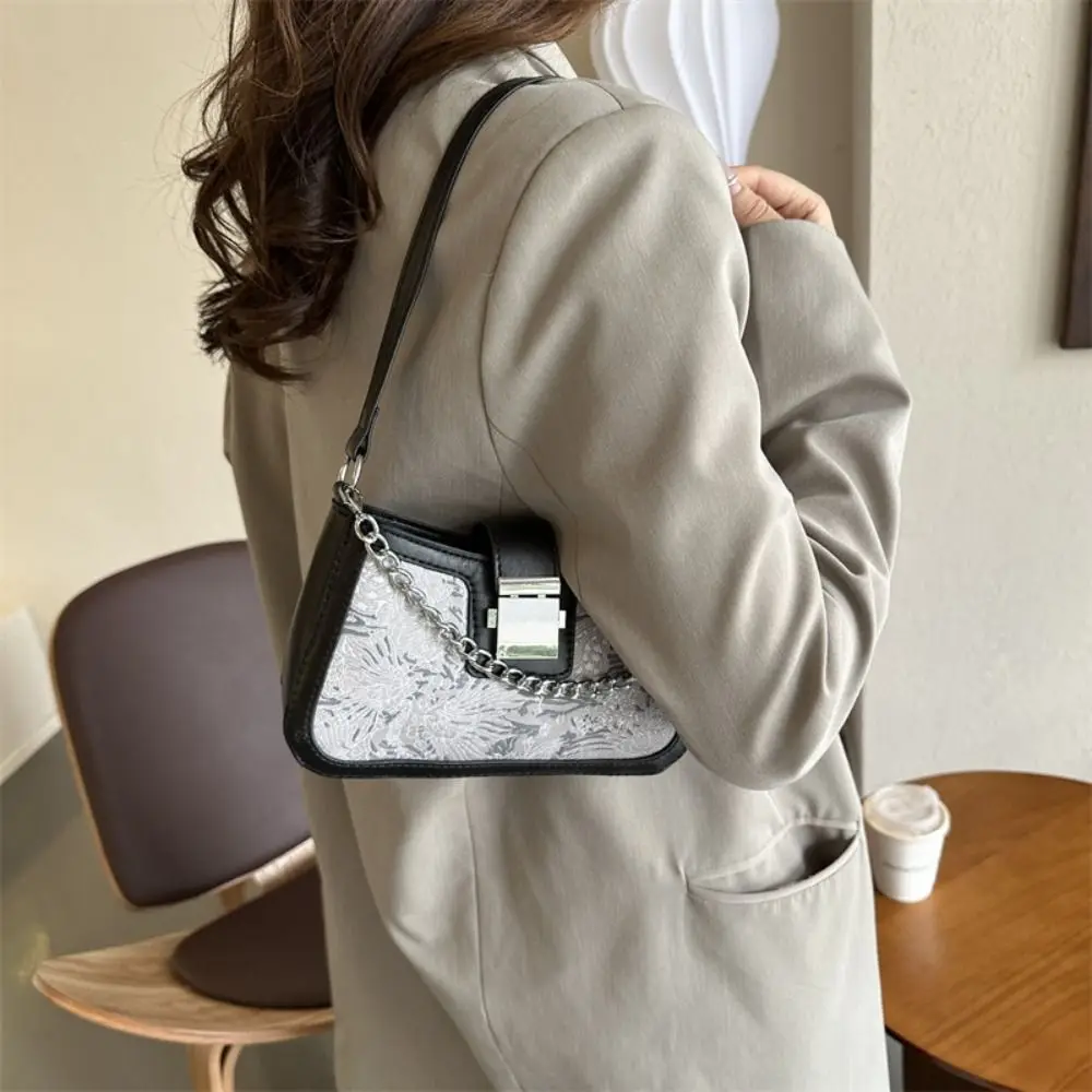 

Fashionable Korean Style Chain Shoulder Bag PU Leather Handbag Underarm Bag Large Capacity Zipper Small Square Bag Office Worker