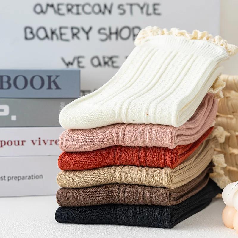 Vintage Lace Twist Women's Mid-tube Socks Spring and Autumn Cute Girls Cotton Socks Leisure Sports Four Seasons Socks