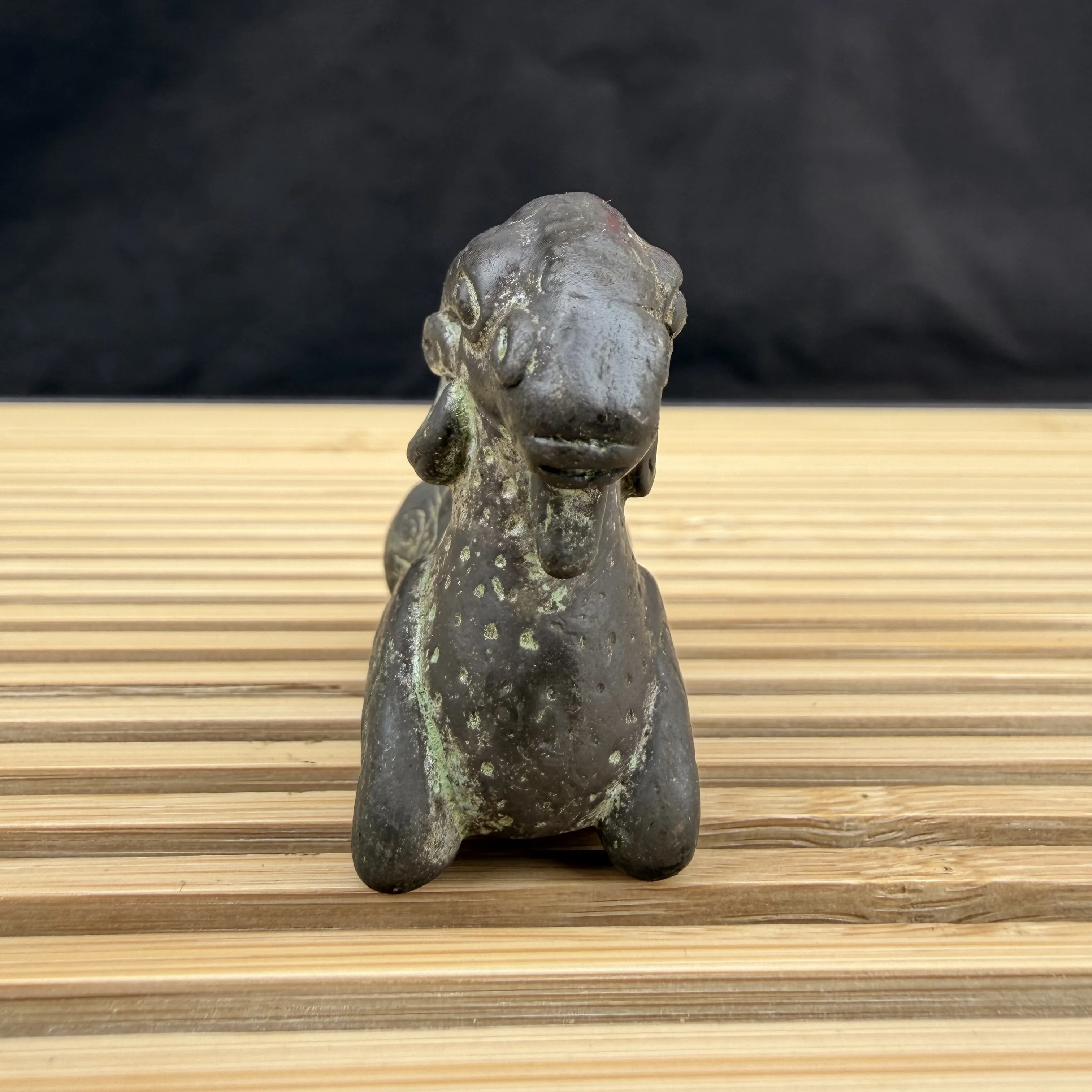 Classical Huanglima copper antique micro-engraving mini sheep figurine, mini tiger landscaping decoration