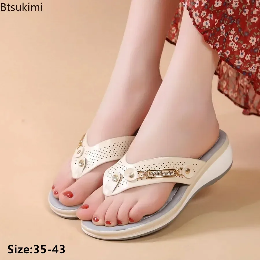 

New 2025 Women's Pintoed Sandals Slippers Diamond Metal Buckle Design Lightweight Casual Hollow Out Slippers Female Summer Shoes