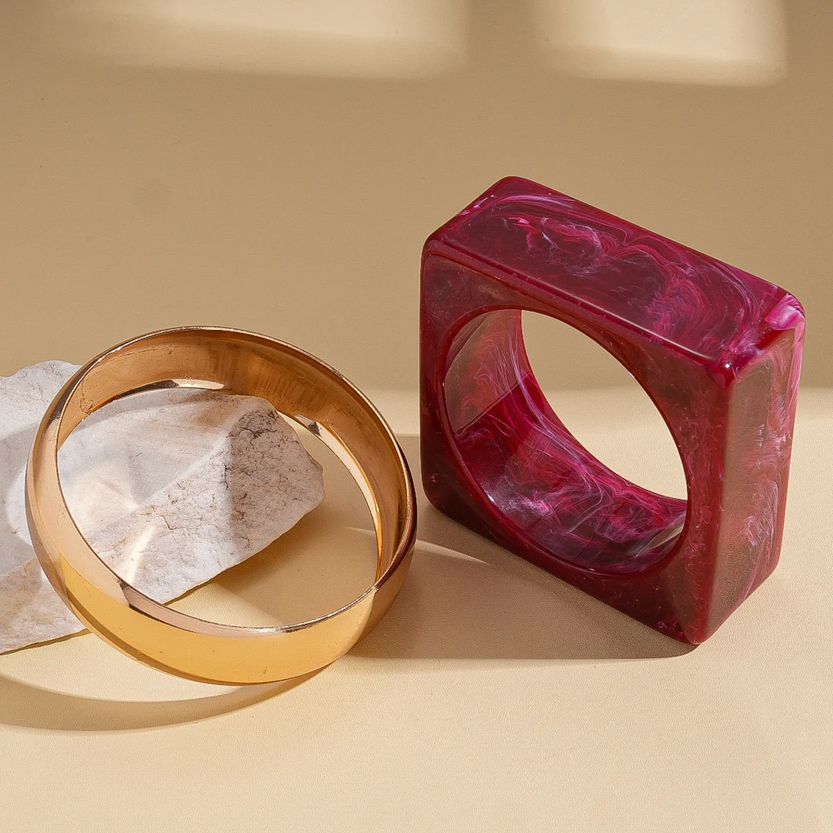 Retro Wide Red Square Resin Acrylic Smudging Bangles for Women Punk Round Smooth Chunky Bracelets Exaggerated Party Jewelry