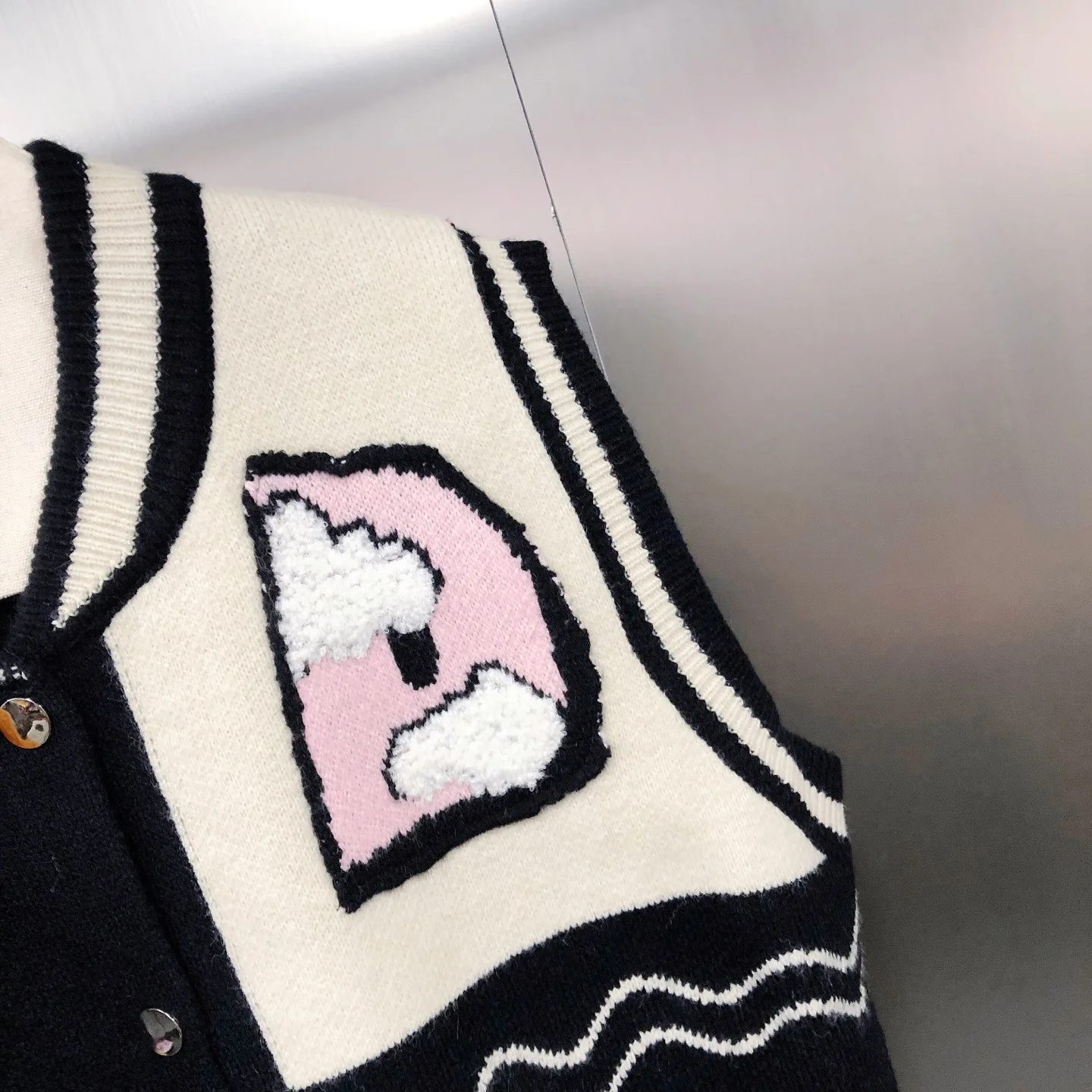 Cartoon Bear Towel Embroidery Pattern Color-Block Vest Sweater 2025 Autumn New Age-Reducing Versatile Knitted Vest for Women