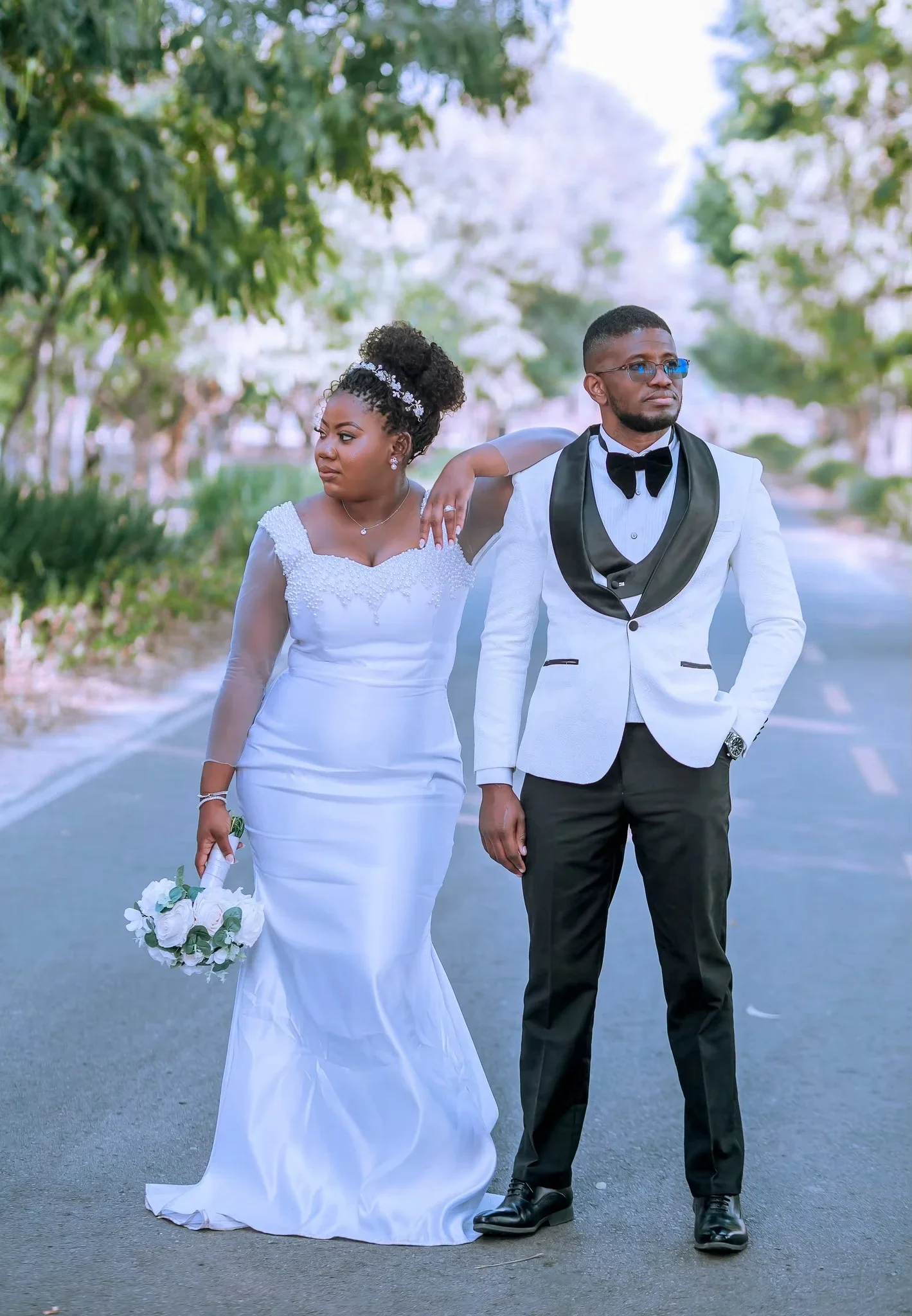 Customized  2 In 1 Lace Wedding Dresses Long Sleeve Sheer Bateau Appliques Detachable Train Bride Wedding Gowns