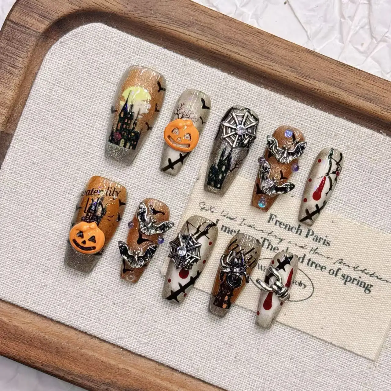 unhas-posticas-goticas-de-halloween-feitas-a-mao-longas-em-formato-amendoa-com-cabeca-de-abobora-3d-morcego-de-metal-teia-de-aranha-e-manchas-de-sangue-tema-assombrado