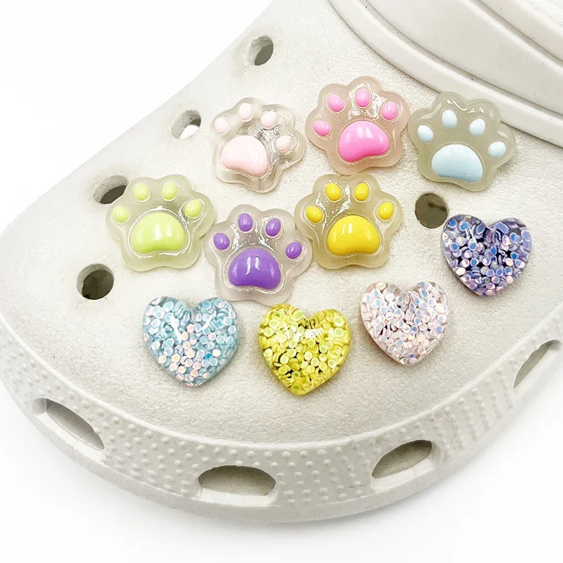 

1Pcs Crystal Love Cat Claw Shoe Charms Badge Glitter Heart Buckle Accessories Cute Garden Shoes Upper Pins Decoration