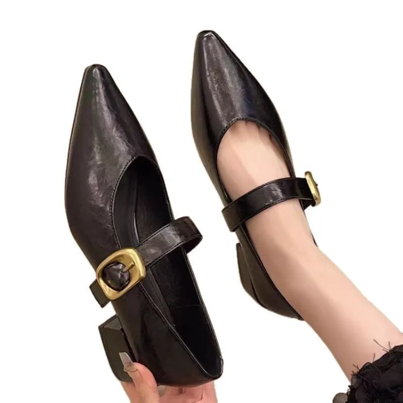 Novos sapatos femininos de salto baixo com sola macia e pontas pontiagudas saltos grossos cor sólida simples e confortáveis sapatos únicos
