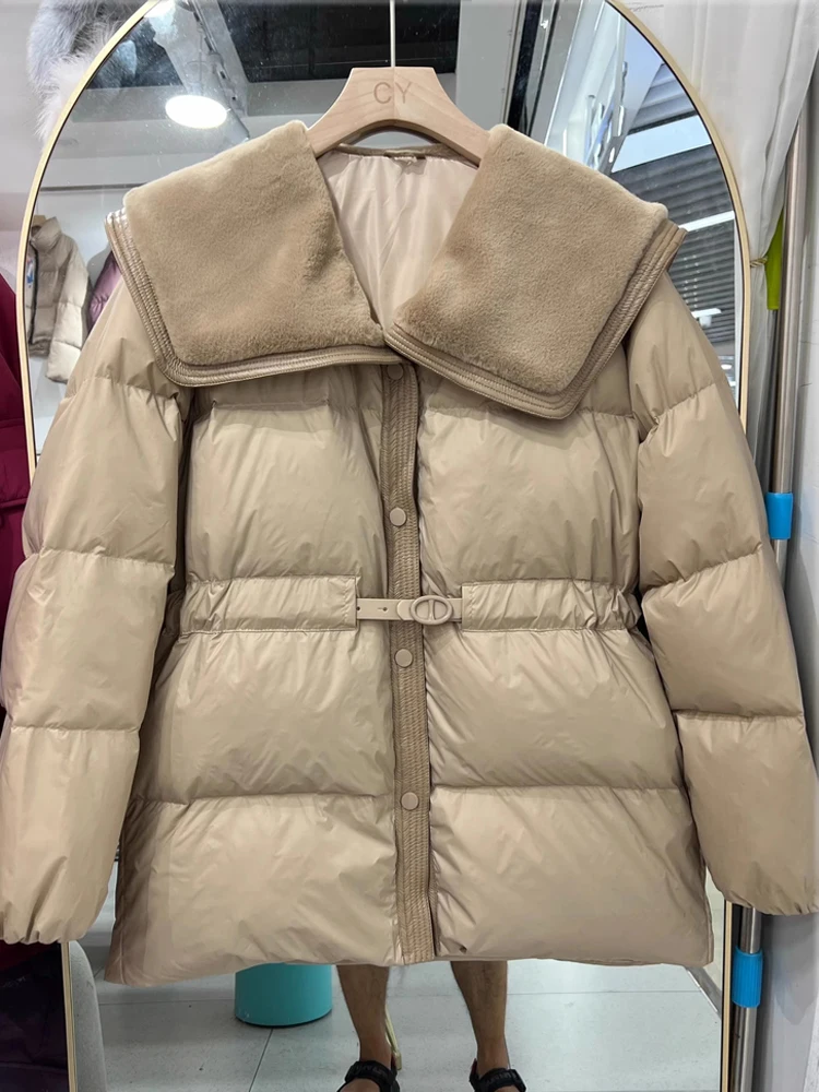 Cappotto ispessito slim-fit con cintura di media lunghezza di alta qualità 2025 da donna Nuovo inverno elegante piumino d'anatra bianco di nuova moda
