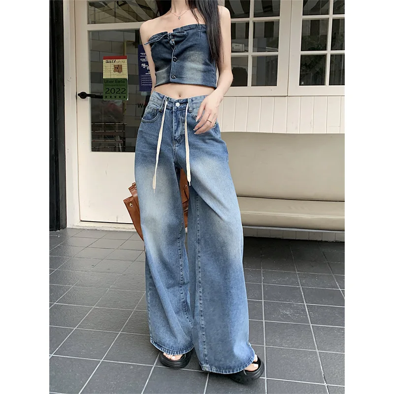 

Drawstring high-waisted jeans with a relaxed fit and a draping, floor-length design2025Wide-leg pants for petite women that make