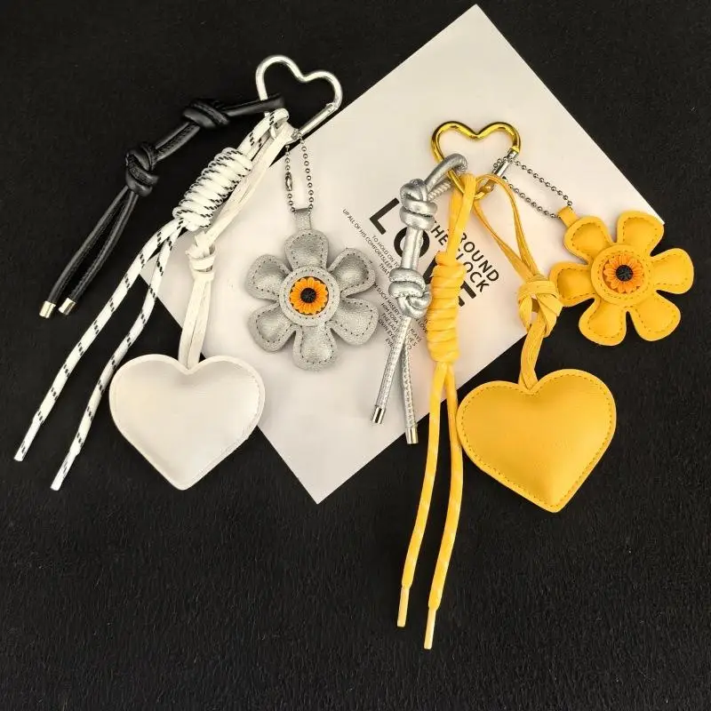 Vintage PU-Leder Blumenherz Taschenanhänger & Schlüsselanhänger, Handgefertigter Boho-Taschenanhänger für Frauen, Ästhetisches Accessoire für Tragetaschen – Detail 3