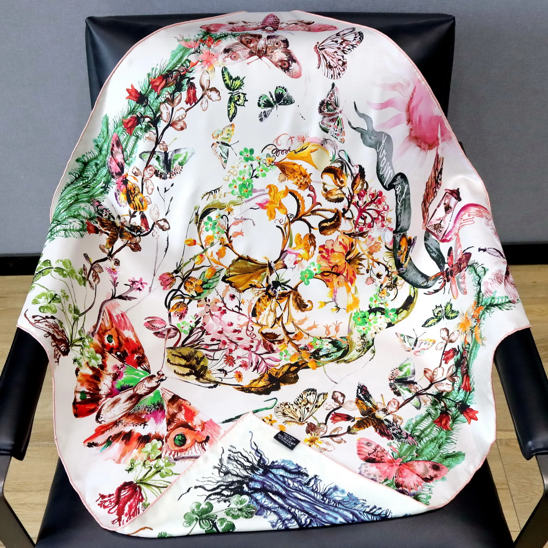 

High-end Elegant Women Multi-color Garden Double-sided Print Quality 18MM Twill Silk Hand-rolled Edge Big Square Scarf Shawl