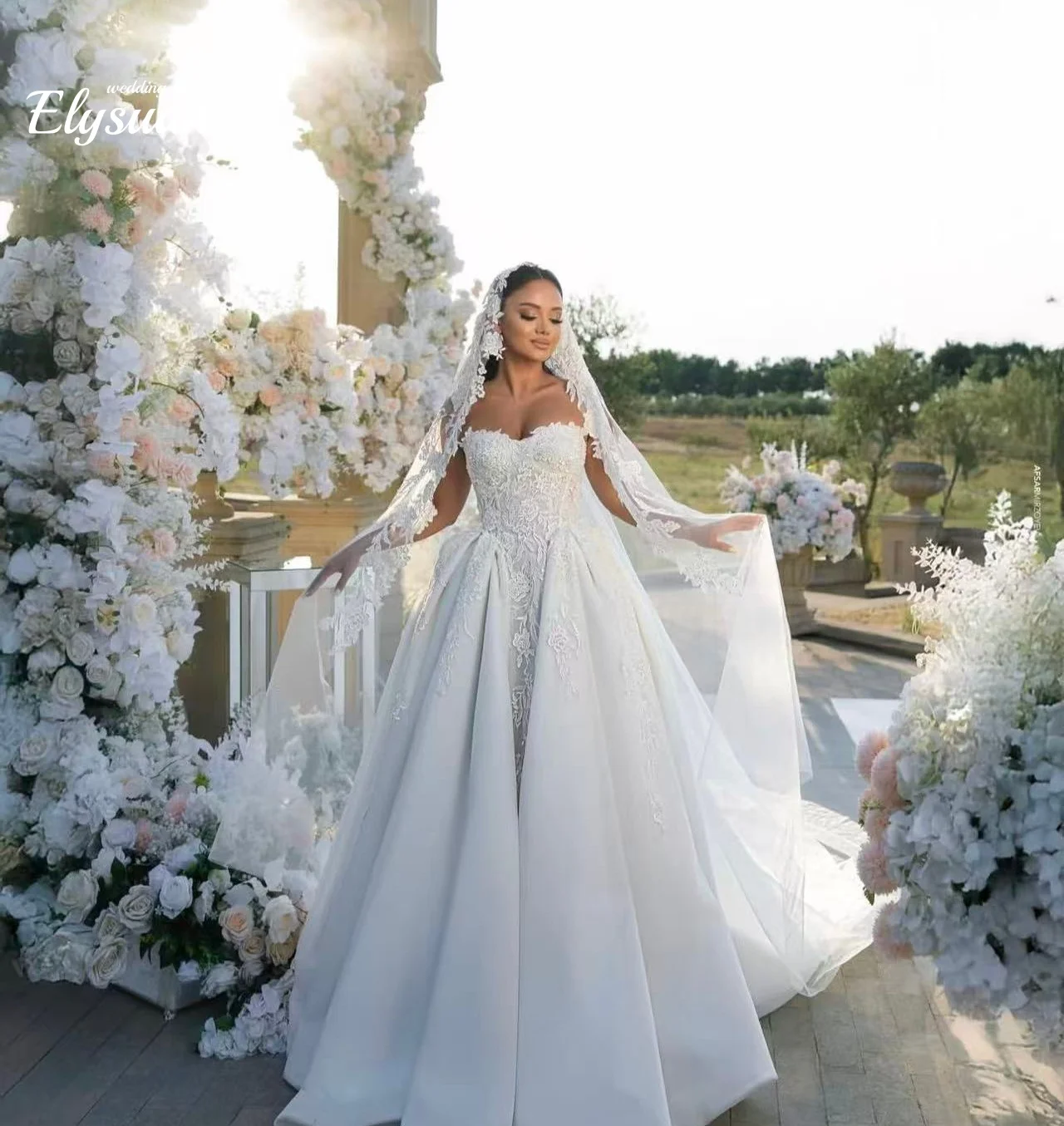 Customized  Sweethart Lace Applique Bridal Grown A Line Wedding Dresses Sweep Train Vestido De Noival