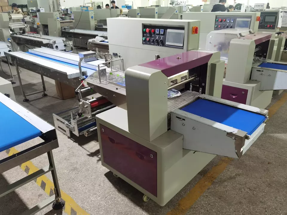 Horizontale Verpackungsmaschine für ganzes Hähnchen und frisches Fleisch für gefrorene Squab-Lebensmittel, Plastiktüten-Füllanwendung