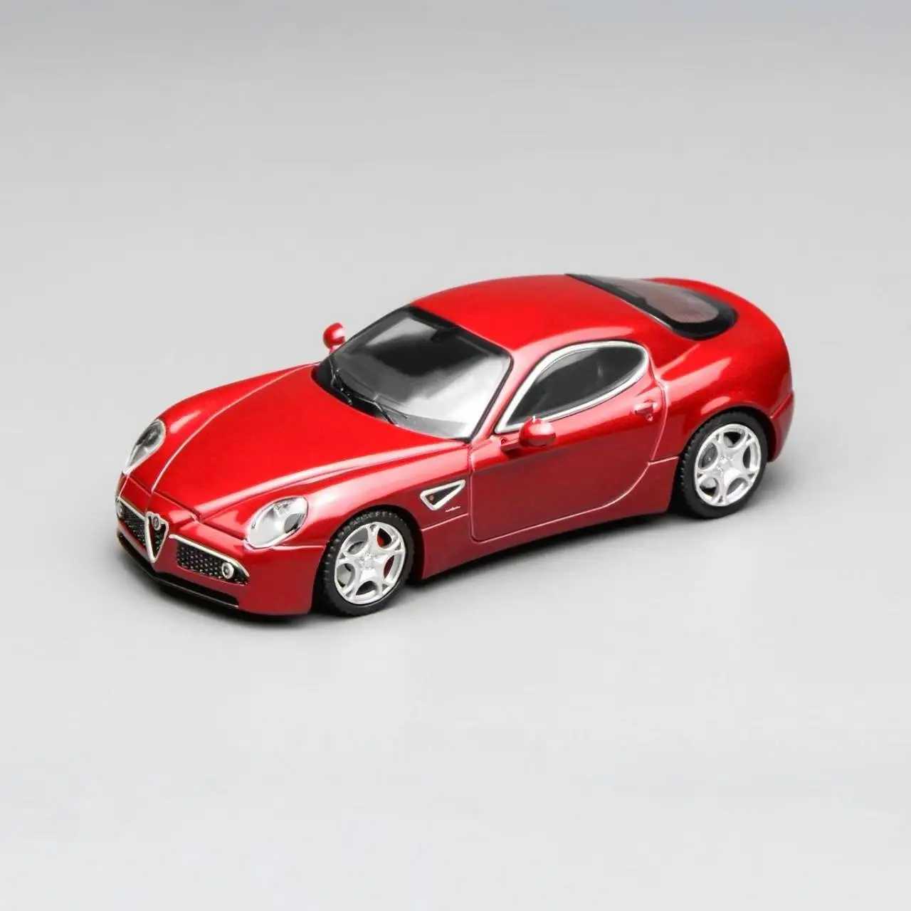 

Предпродажа * Модель автомобиля из сплава MOTORHELIX MH 1:64 Romeo 8C Competizione 2008