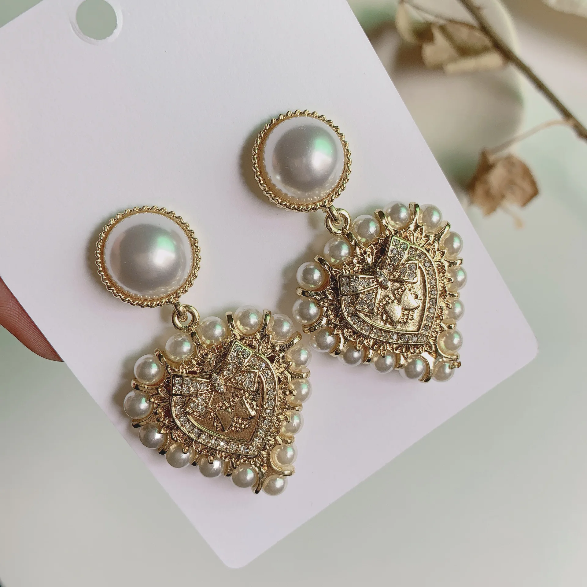 HUANZHI 2020 Vintage Baroque Pearl Big Love Heart Drop Earrings Gold Color Metal Geometric For Women Girls Party Travel Jewelry