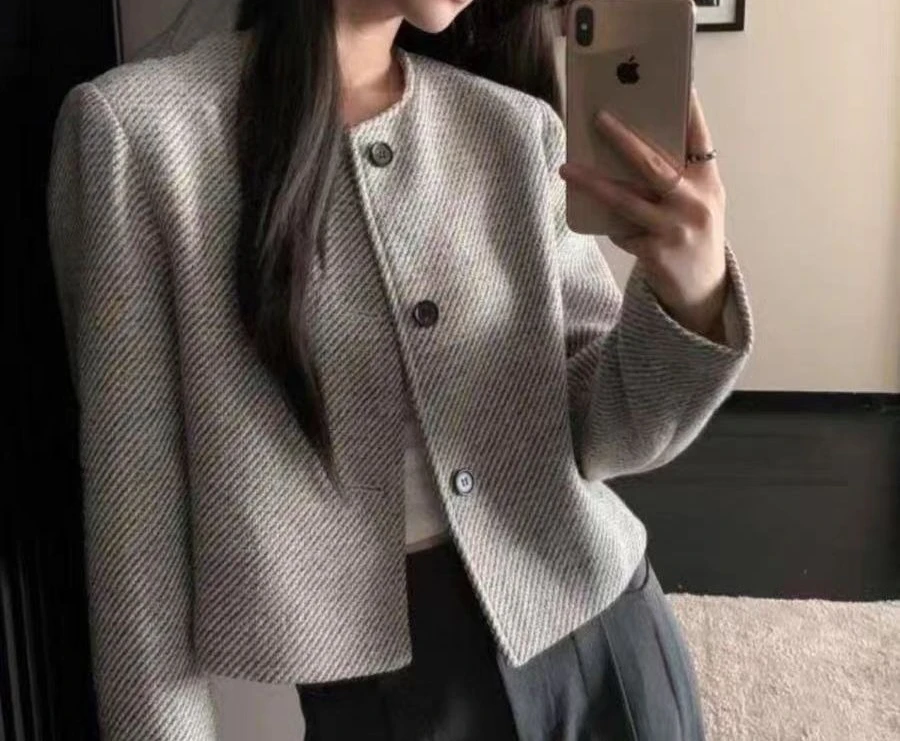 Spring and Autumn New Retro Young Simple Fashion Crew Neck Single Row Top Striped Loose Jacket
